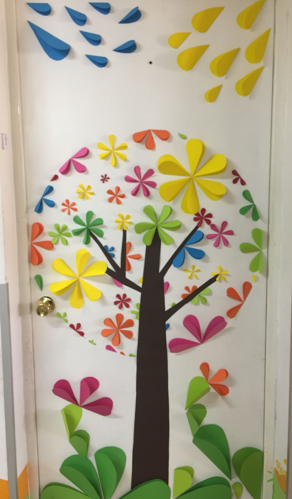 Летнее украшение окон в детском саду