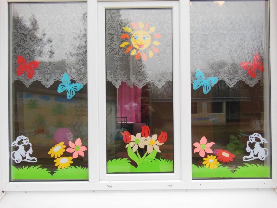 Украшение окон к весне в детском саду
