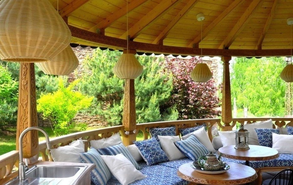 Веранда в Восточном стиле на даче