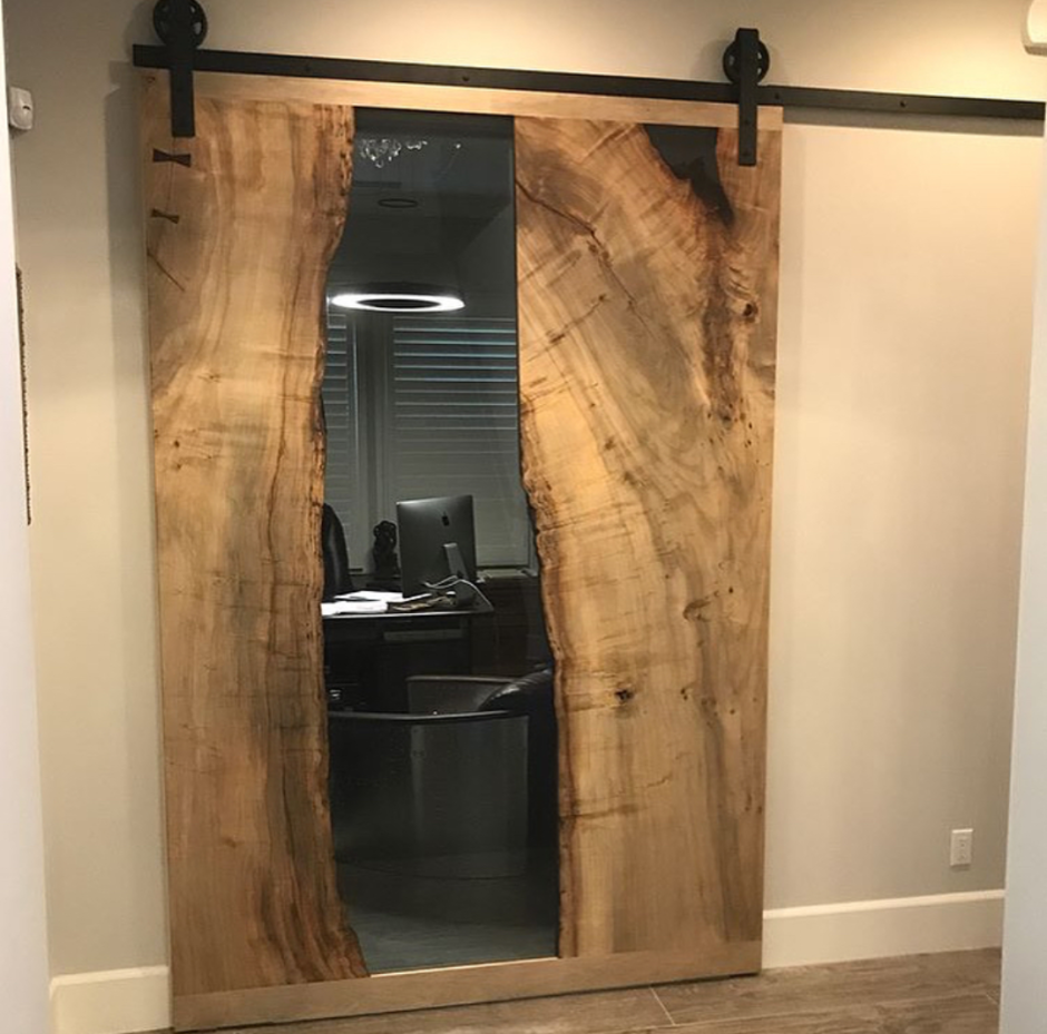 Слэбы на стене