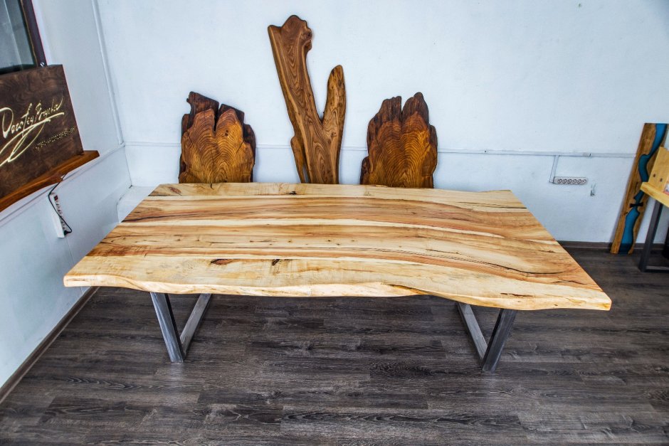 Двери из эпоксидной смолы и дерева