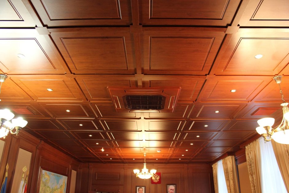Потолок из паркетной доски