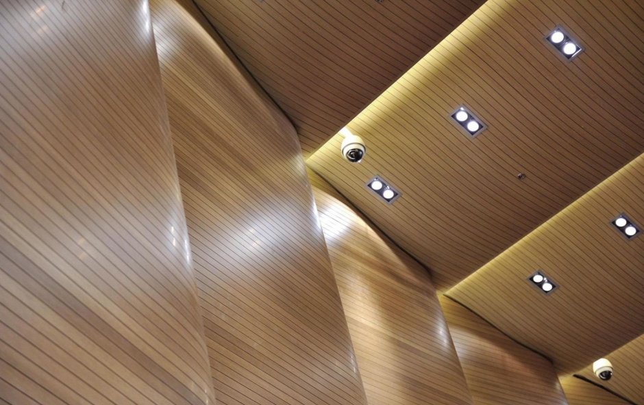 Шпонированные панели для потолка