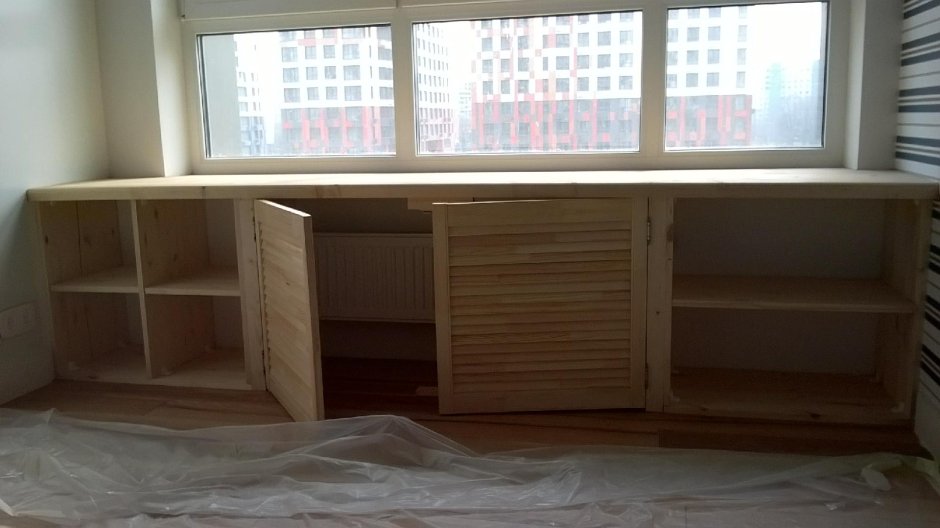 Шкафы под подоконником на лоджии