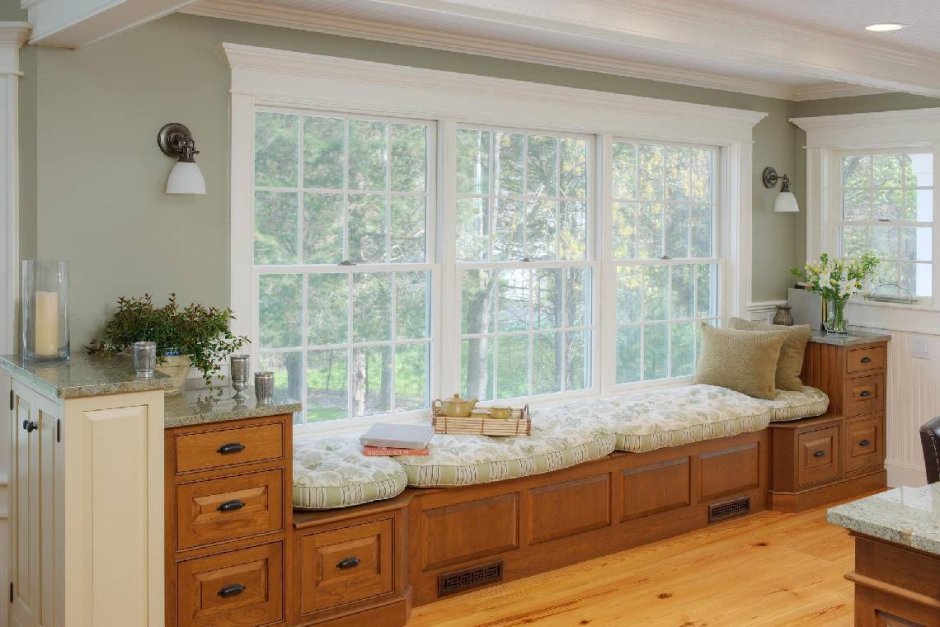 Широкий подоконник