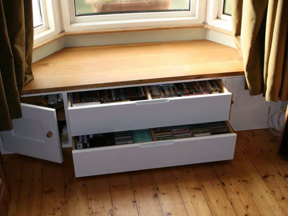 Место для хранения под подоконником