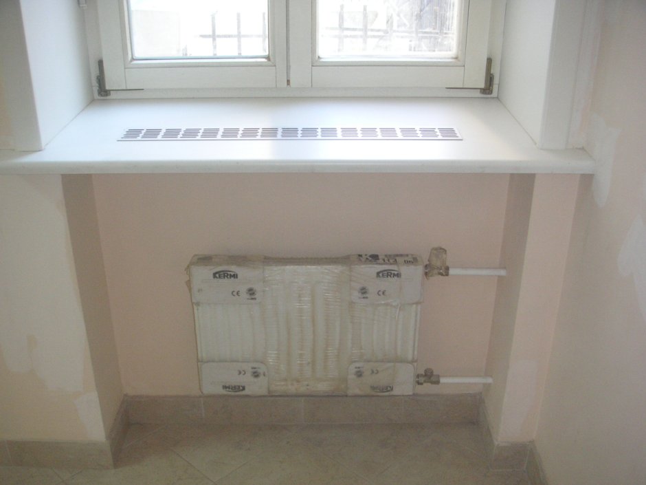 Батарея под подоконником