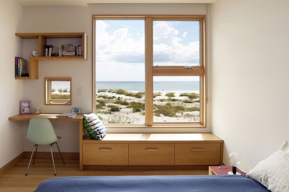 Окно в детской комнате