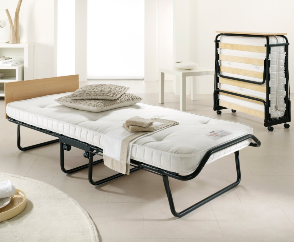 Раскладушка в интерьере