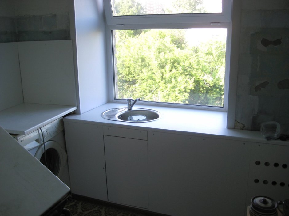 Умывальник на подоконнике