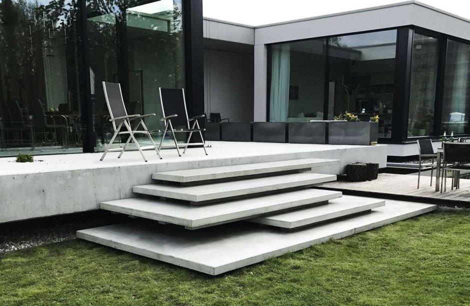 Уличные ступеньки