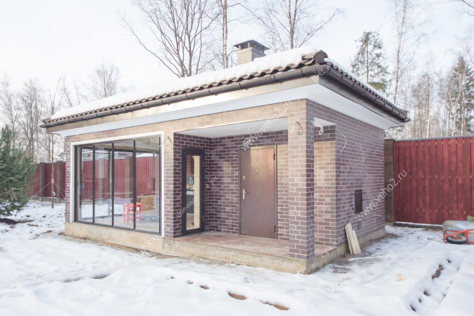 Односкатная кирпичная беседка