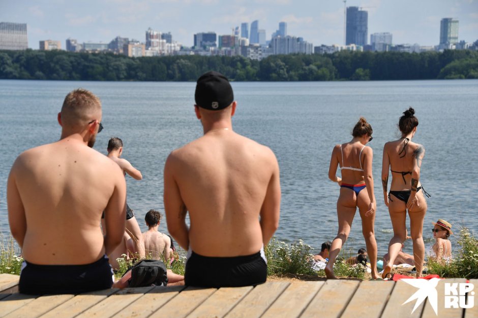 Девушки на пляже Новосибирска
