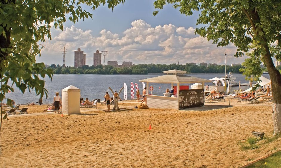 Девушки на пляже Новосибирска