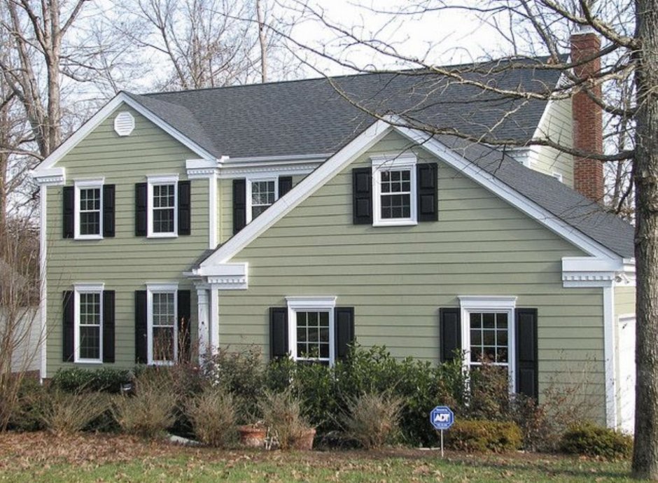 Фасад с зеленой крышей