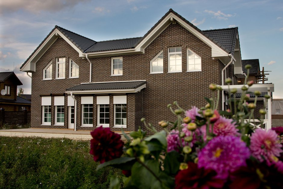 Коричневый дом