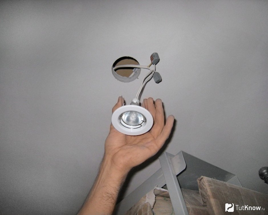 Отверстие под точечный светильник gu5.3