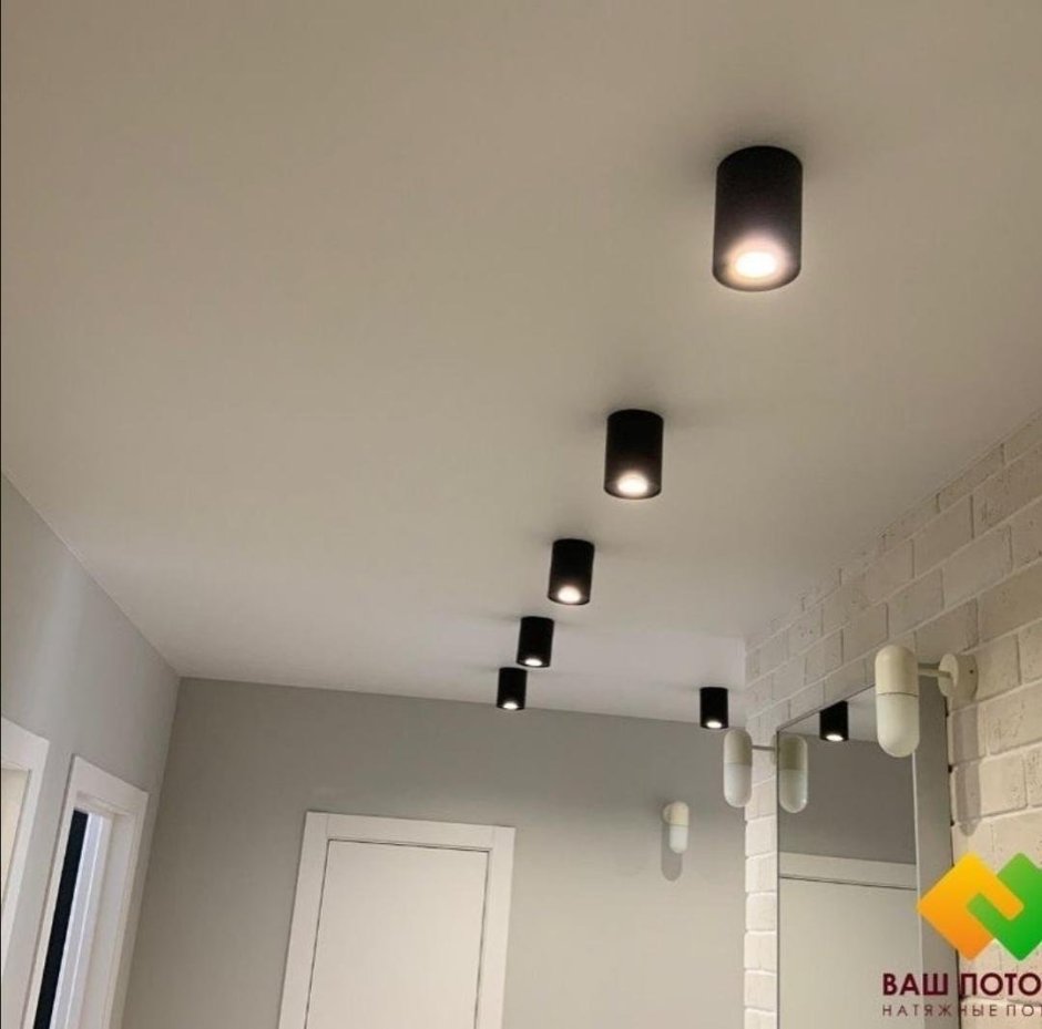 Черные споты на потолке