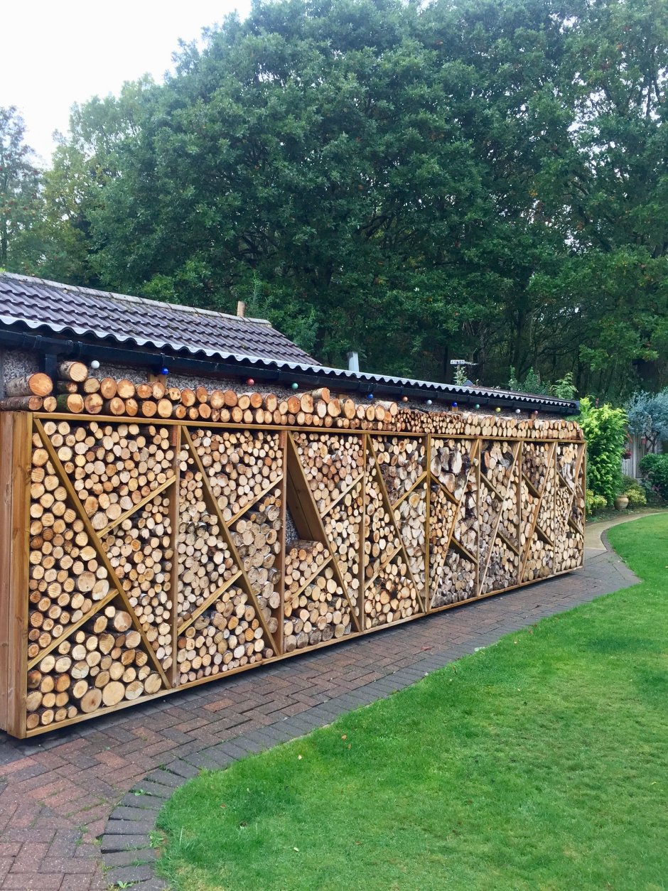 Укладка дров в поленницу