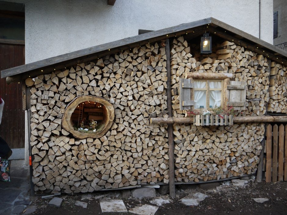 Забор из поленницы