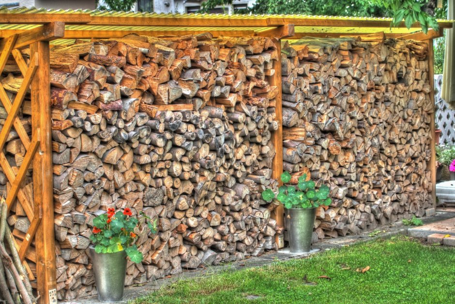 Декоративный забор из дров