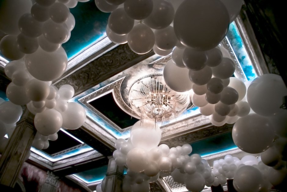 Большие шары на потолок украшения