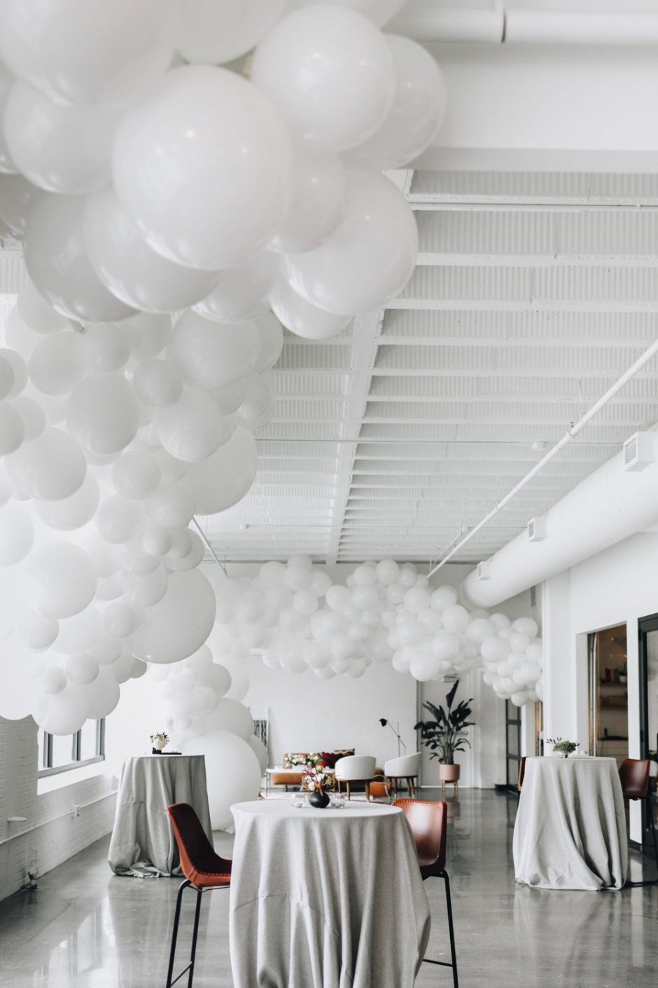 Украшение потолка на свадьбу шарами