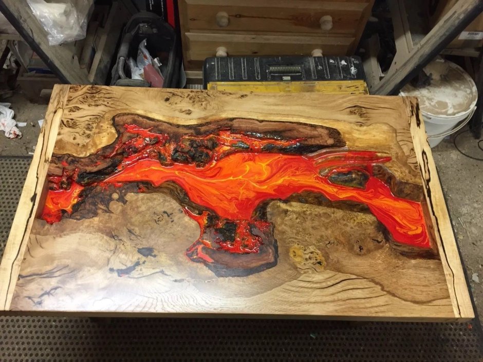 Стол с эпоксидной смолой лава