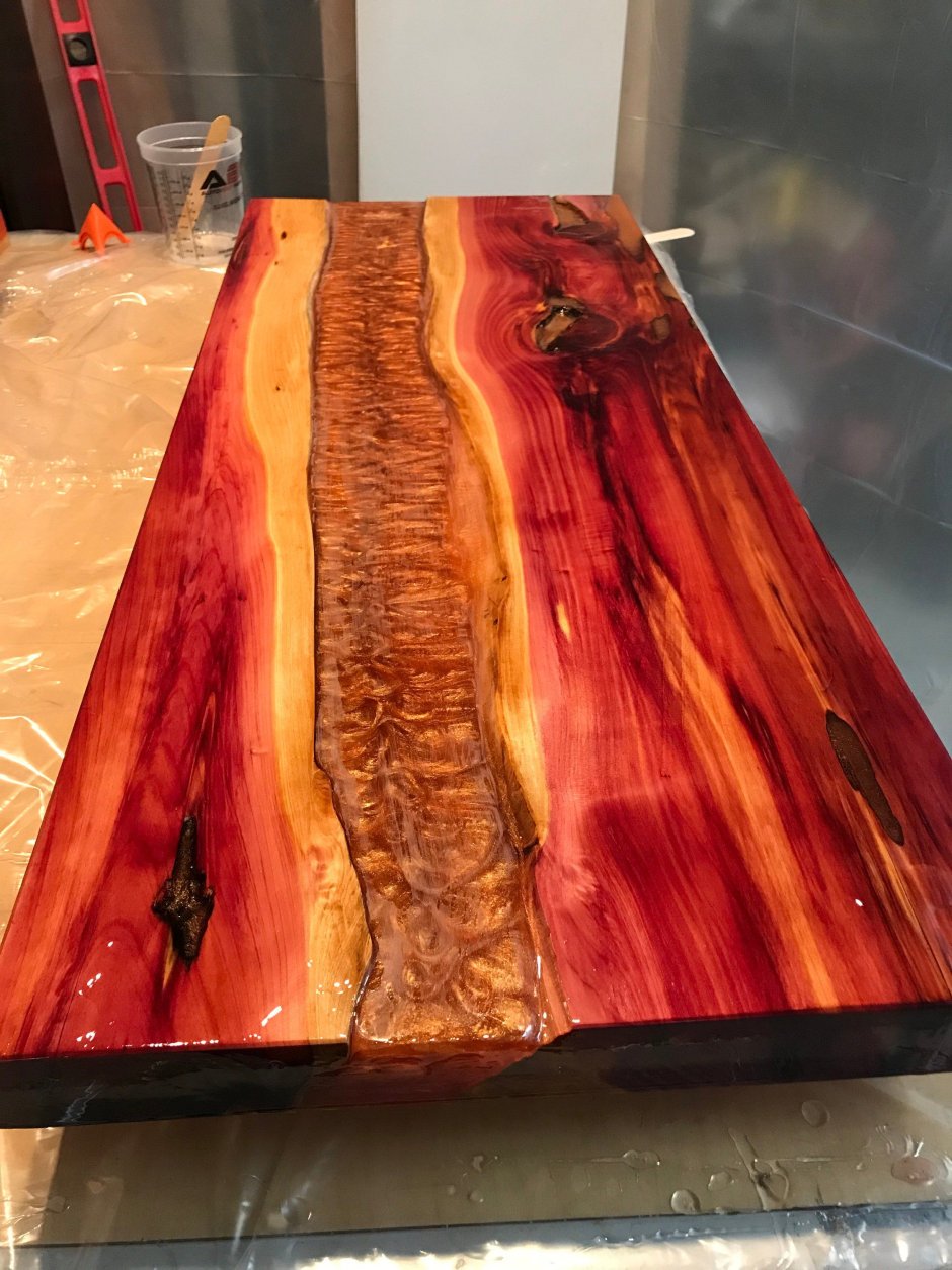 Стол с эпоксидной смолой лава