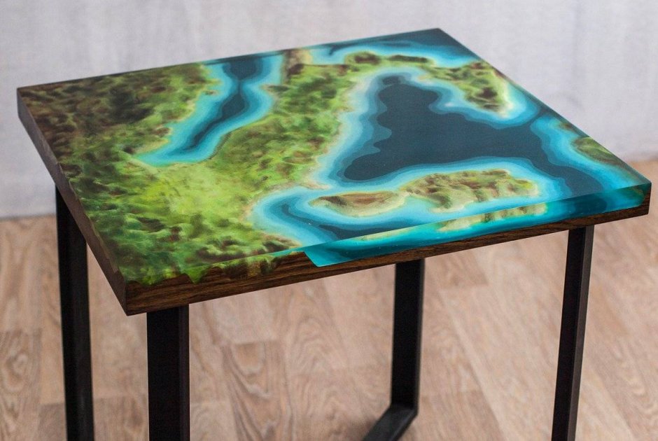 Стол из эпоксидной смолы
