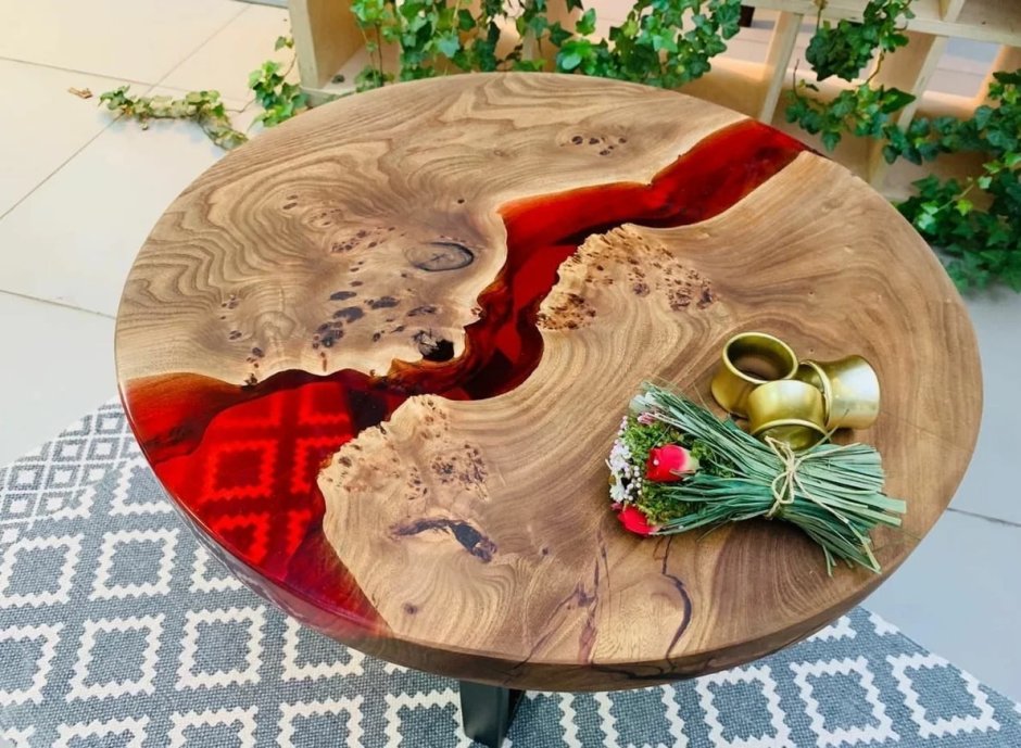 Стол-река из слэбов с эпоксидной смолой