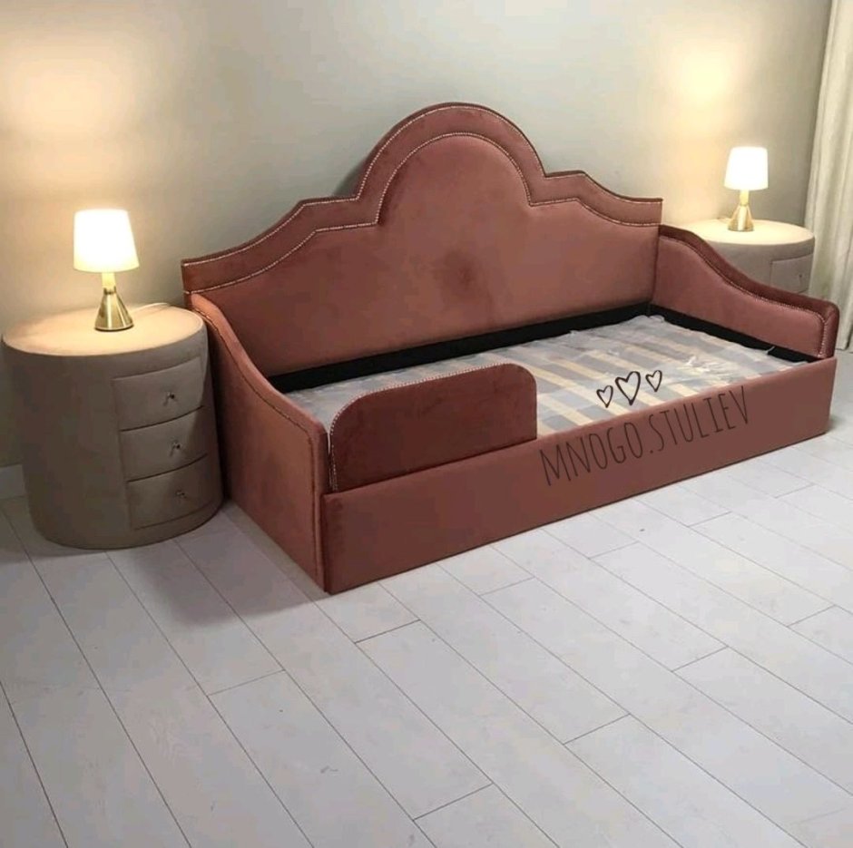 Тахта в классическом стиле