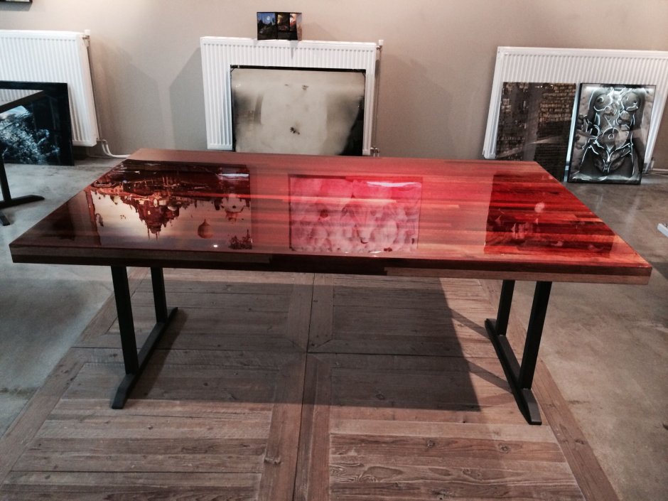 Стол из эпоксидки с подсветкой