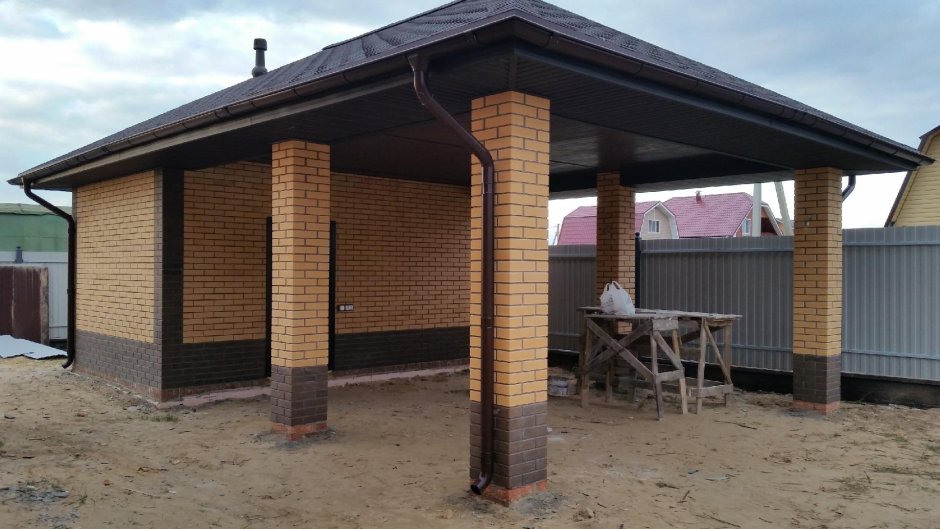 Навес на кирпичных Столбах