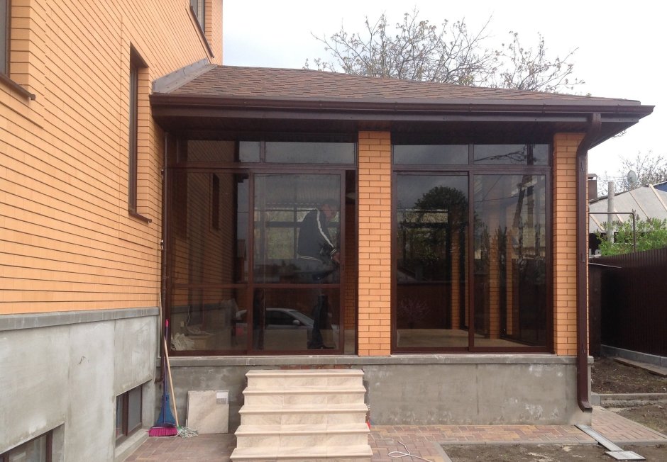 Веранда к дому из кирпича