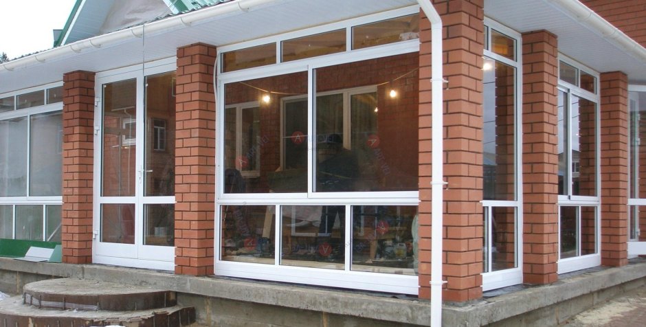 Веранда к дому с пластиковыми окнами