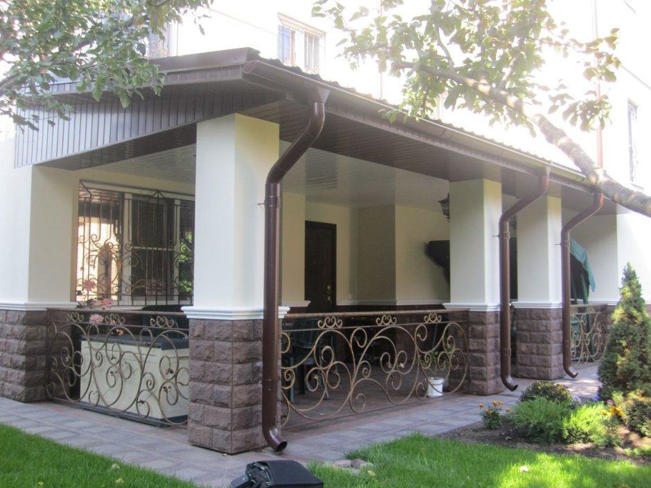 Веранда с ковкой