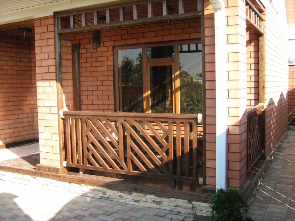 Ограждение террасы из кирпича