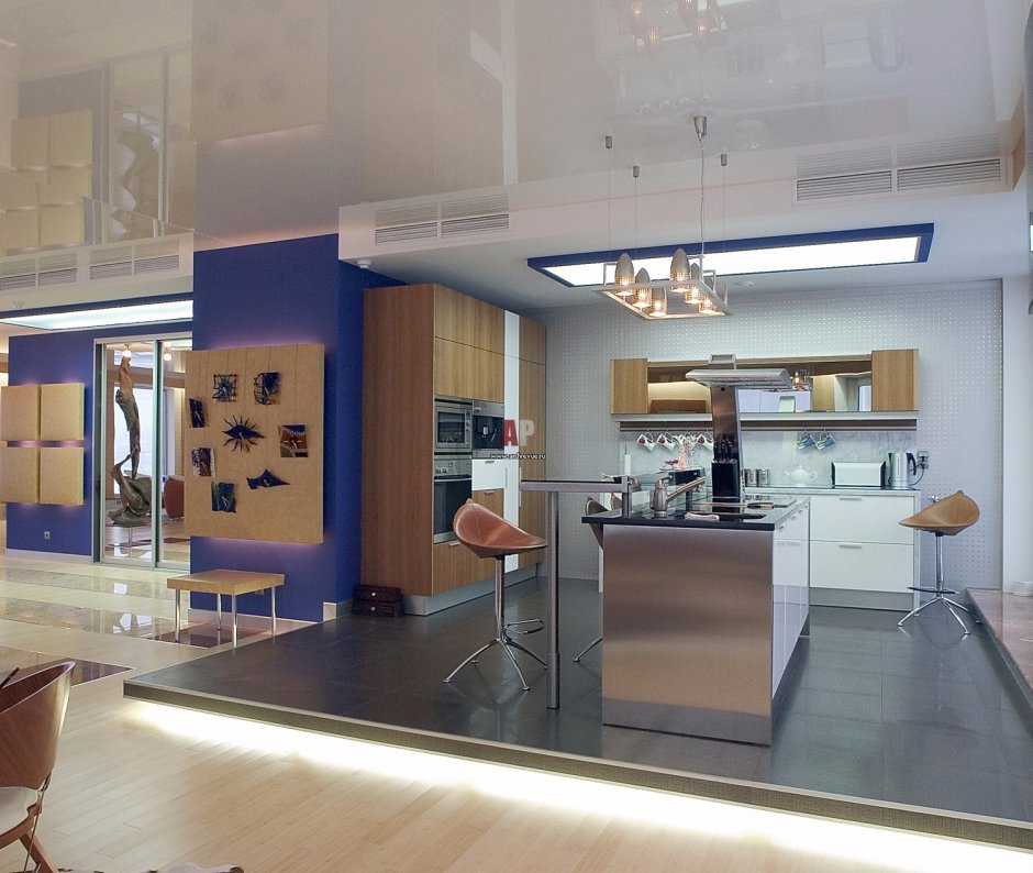 Кухня гостиная с подиумом