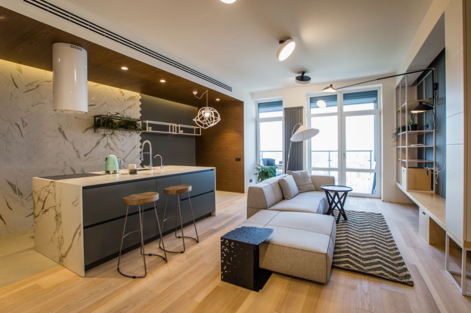 Кухня на подиуме с гостиной