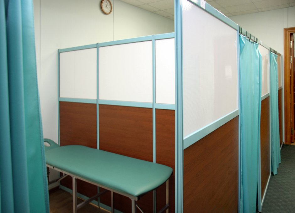 Перегородки в кабинете физиотерапии