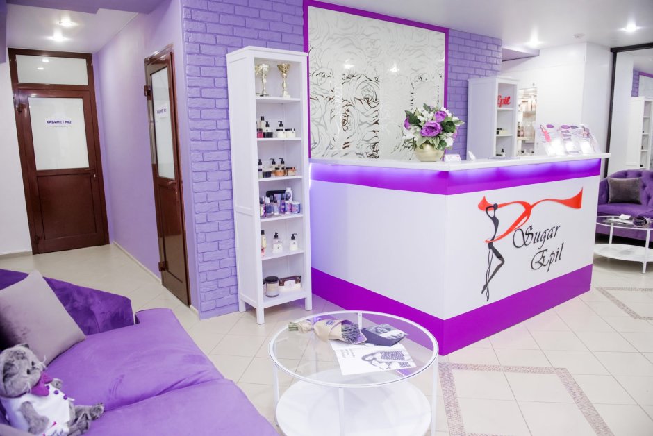 Парикмахерская в сиреневых тонах