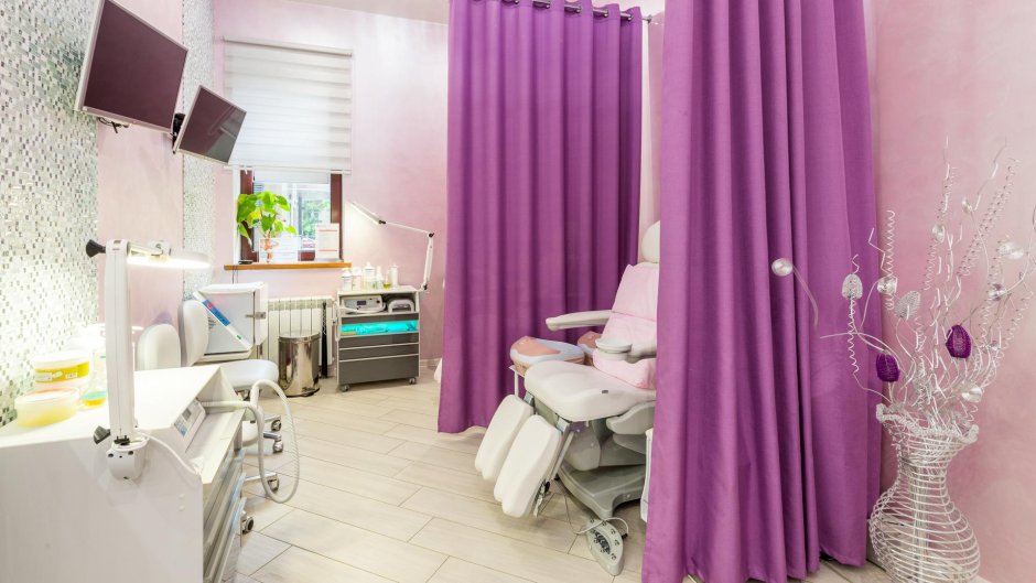 Шторы в салоне красоты