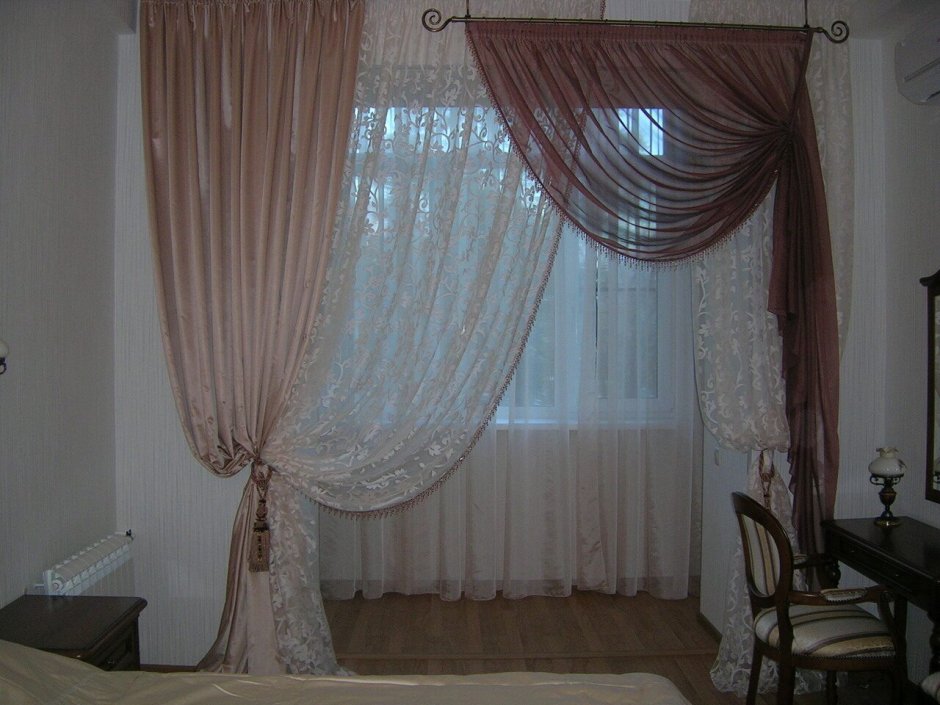 Шторы в спальню на два окна