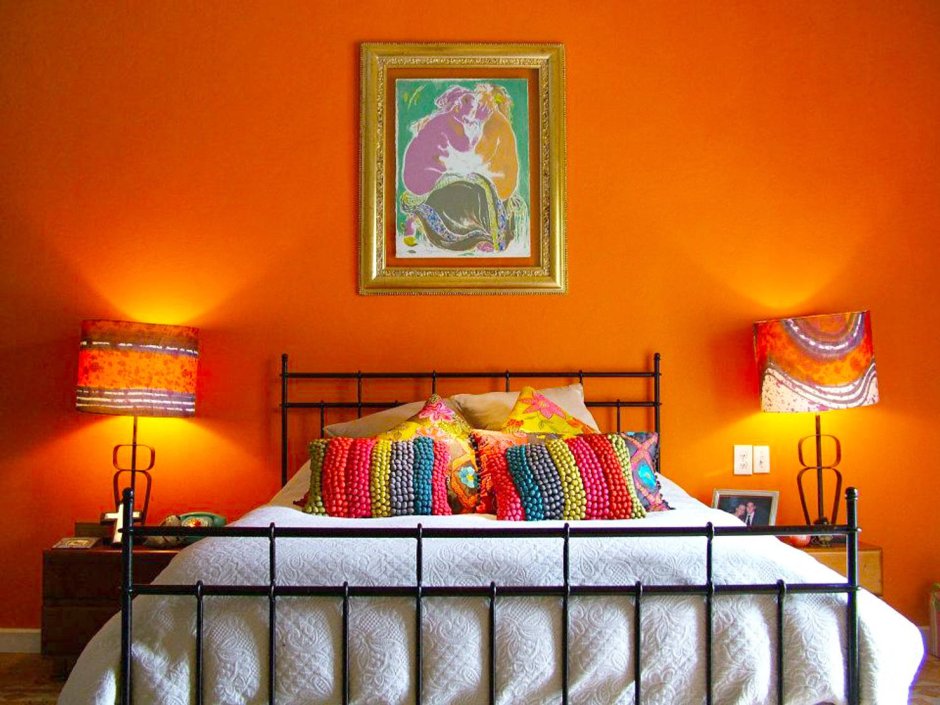 Спальня в бежево оранжевых тонах