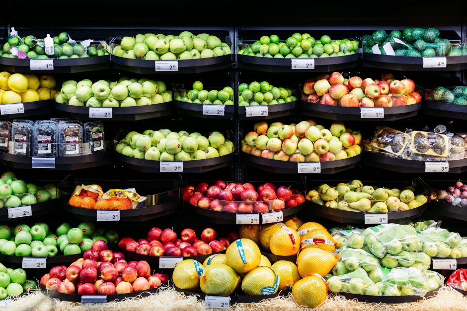 Выкладка овощей и фруктов