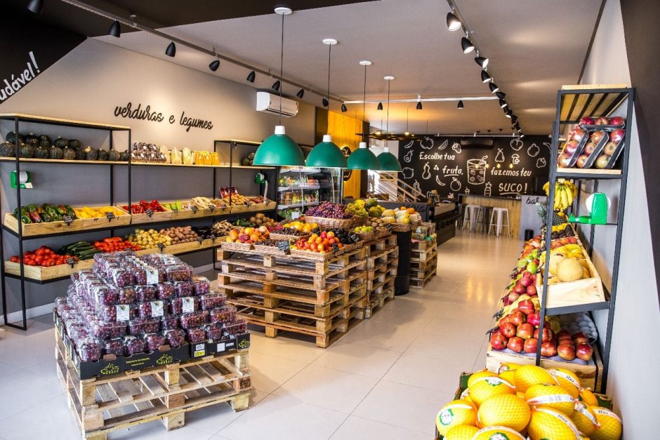 Фруктовая витрина на рынке