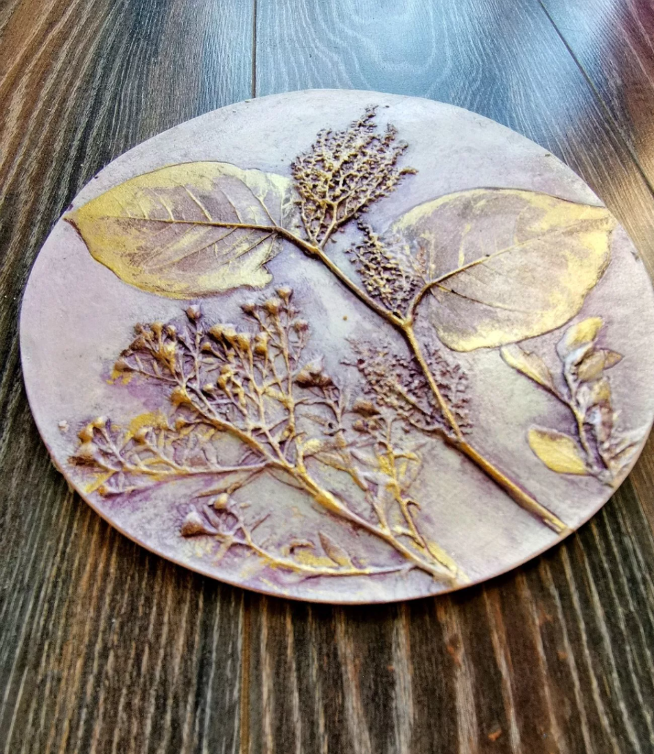 Шкатулка с барельефом