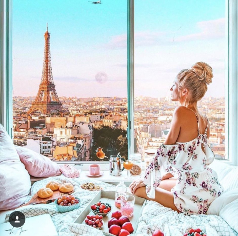 Эйфелева башня кофе круассан