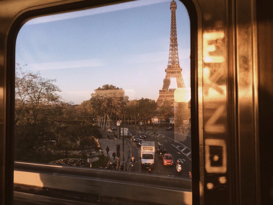 Окно в Париж